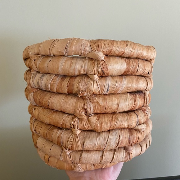 Woven basket 7” - Picture 1 of 2